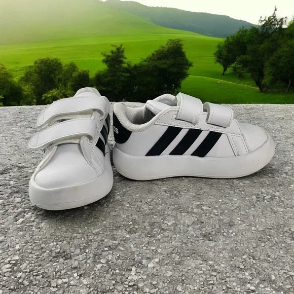 adidas gazelle silver green womens adidas Superstar Velcro Shoes White EF4838